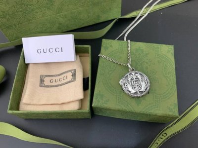 gucci古奇复古 王蛇镶边 双G翅膀图案圆牌 长度60厘米 编号：D5942655
