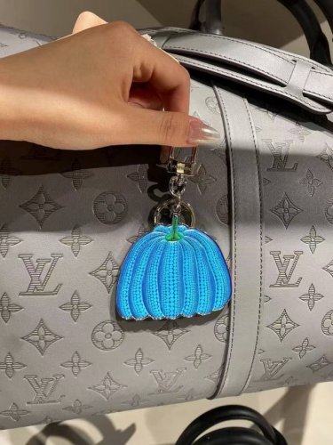 Lv草间弥生南瓜钥匙扣挂件 包包挂饰 Louis Vuitton 路易威登Lv&草间弥生南瓜钥匙扣车钥匙挂件 原版Logo 确实精致 质感真的很赞