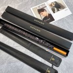 Goyard戈雅 长伞 专柜夏季新款 原版包装+防尘皮套 高端木质手柄 贴合手掌更舒适火爆时尚单品 超轻铝合金伞骨 无论伞面还是伞骨都选用更加轻盈的材质 最新涂