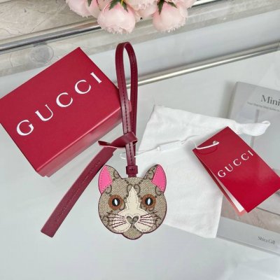 新品上新 Gucci 古驰 猫咪钥匙扣 挂件挂饰 俏皮可爱的手袋挂饰采用猫咪造型设计 配送如图全套包装