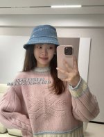 高品质 细节如图 香 蓝心双C耳钉 25P最新系列，巨巨巨美老规矩先买先得！太爱啦每一期必入爱心系列！是心动的感觉，上耳非常小巧日常又精致！上边颗颗施华洛水晶粉