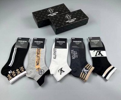 特 Louis Vuitton 路易威登大驴家新品男款袜子 一盒五双 纯棉材质 柔软舒适 提花经典图案标志 炒鸡好看大牌出街 潮人必备超好搭