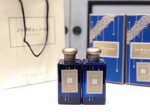 专柜品质 祖马龙蓝色瓶星空浪漫新月限量版100Ml！丝绒玫瑰与乌木芳唇古龙水，没药与零陵香芳醇古龙水。 1: 没药与零陵香，中性香，它的香气对男人和女人都充满诱