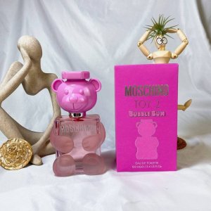 梦仙奴moschino Toy 2 Bubble Gum 21年新品粉色泰迪熊泡糖女士香水100Ml 前调： 柑橘调蜜饯 意大利柠檬 意大利橙 中调： 泡泡糖