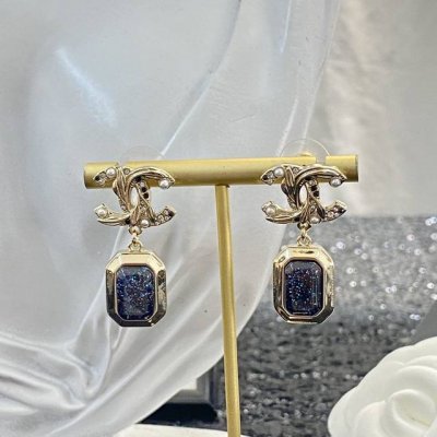 香奈儿耳钉热销款爆上新一致Zp,专柜正品 Chanel22 复古彩色宝石耳环耳钉 金色双C镶刻彩钻搭配星空黑宝石吊坠 一股浓烈的异域风情感！足够艳丽足够吸睛！