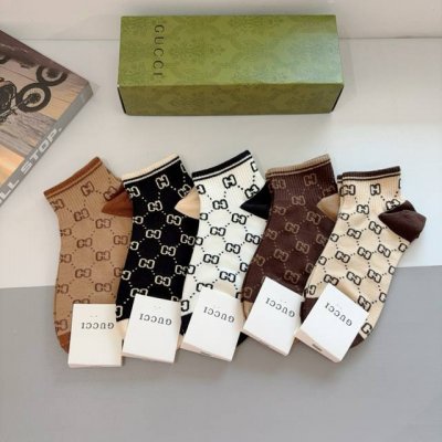 配包装 一盒5双 Gucci 古奇 新款中筒袜子 纯棉面料 潮人必备 爆款经典双G 个性时尚百搭款 你值得拥有哦