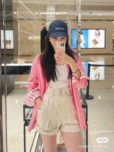 爆款Celine 赛琳 官网代购版本。 原版1:1 定制！ 简约字母明星同款最新棒球帽，时尚潮流，高端做工！每一个帽子都是用心之作！非一般的品质，男女均可。 C