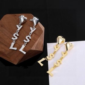 Ysl 圣罗兰 耳钉 原装黄铜材质 Yves Saint Laurent 创立于1961年 优雅抽象大胆别致的设计风格使它成为奢华时尚界著名的品牌之一 引领精致