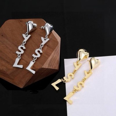Ysl 圣罗兰 耳钉 原装黄铜材质 Yves Saint Laurent 创立于1961年 优雅抽象大胆别致的设计风格使它成为奢华时尚界著名的品牌之一 引领精致