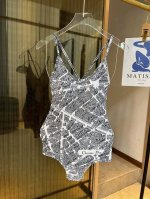 特 Dior迪奥新款连体泳衣 适合多种场景的游泳衣♀海边 游泳池 温泉 水上乐园 漂流都可以内搭也完全可以 连体设计遮肉显高挑 腹部有点肉肉也不影响咱美美的 背