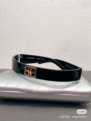 巴黎世家 Balenciaga 发捆 复古风 简单大方 大牌金质感饱满 搭配衣服超好看