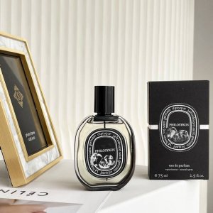 专柜品质 蒂普提克黑瓶无花果私藏一棵无花果树Diptyque philosykos 前调 无花果叶 无花果 中调 椰子 绿植 尾调 白雪松 无花果树 黑胡椒 这
