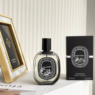 专柜品质 蒂普提克黑瓶无花果私藏一棵无花果树Diptyque philosykos 前调 无花果叶 无花果 中调 椰子 绿植 尾调 白雪松 无花果树 黑胡椒 这