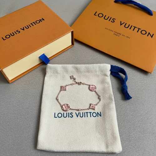 lv 手链原版定制每一个细节媲美专柜正品，业内仅此一家全世界专柜自购正品打版，这样才能把首饰打造得这么用心完美。随意出入海关与专柜无压力放心戴出去让您成为万众焦