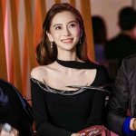 克罗心Xmikimoto联名珍珠耳环 anglabab同款 十字架和爱心藤蔓细节非常精致 酷飒摇滚风又带着优雅古典美 珍珠的温柔与克罗心的酷感结合 搭配西装 连