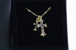 新品推荐 克罗心Chrome Hearts 金蓝钻双十字架项链 又温柔又个性的粉钻这款双十字架真的绝了这个已经是爆款不能在爆款的了~复合朋克风格的叛逆中带着甜美
