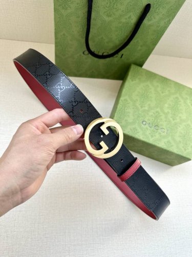 特 宽度3.8Cm Gucci 这一宽版腰带上的双G元素呼应古驰宠儿精选手袋，交织字母配件则为这一单品更添魅力。这款配饰现已成为Gucci的高辨识度单品，一面采
