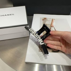 配包装盒 miumiu新款字母抓夹 简单优雅 实用百搭 值得入手