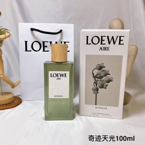 120原单品质 罗意威奇迹天光女款淡香水100Ml Loewe Aire Sutileza 马德里天光系列中花香最迷人、感觉最微妙的诠释。 这款花香清新宜人的香