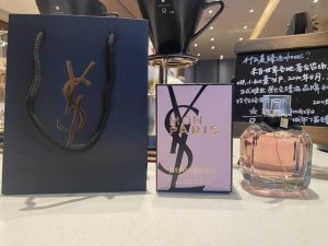 专柜品质 ysl圣罗兰反转巴黎 规格 90Ml 夏天适合喷淡香哦 很魔幻的一款香水 巨好闻 曼陀罗花气息 叫人戒不了这种魂牵梦系的气息 所以又得外号 失魂果 化