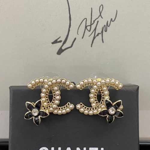 香奈儿耳钉热销款爆上新一致Zp,专柜正品 Chan 22双C珍珠花朵耳钉 珍珠镂空设计，整体很有质感，黑色小花有点睛之笔 非常气质淑女的一款