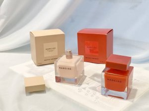 专柜品质 narciso纳西素同名女士香水 红韵 红胖子 粉影 粉胖子 哈哈哈 我喜欢喊它们胖子 是因为他们矮胖矮胖超级可爱 是我对它们的爱称 先来看下红胖子吧