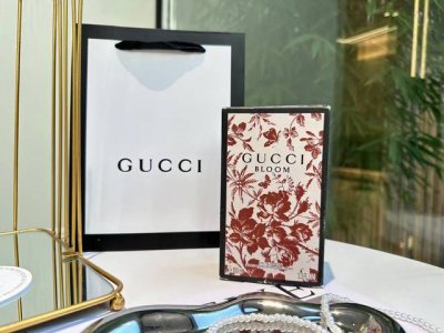 专柜品质 G家繁花香水 拨动你的少女心 花香基调 香散氛发出郁馥花香 营春造意怏然的园花氛围 调大香师伯艾特.莫瑞斯拉精调心制 让香氛同如繁盛花开时芬动芳人