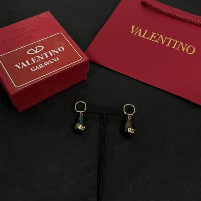 Valentino 华伦天奴 耳钉重磅新品火爆网络来了 简约大方 时尚百搭。