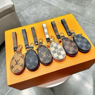 元配图片原版包装 路易威登Louis Vuitton经典老花汽车钥匙包、零钱包。 独家原单货 Lv经典钥匙扣包饰挂件。 顶级进口专用材质 五金为进口钢 原版Lo