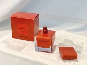 专柜品质 纳西素红胖子一闻入心 纳西索罗德里格斯 Narcisorodriguez 是古巴血统美国设计师纳西索罗德里格斯 Narcisorodriguez 的同