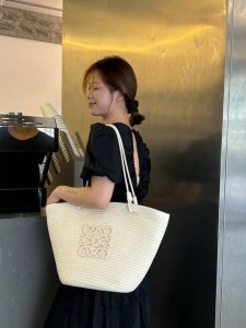loewe罗意威新款编织包，慵懒风，夏日出游搭衣必备