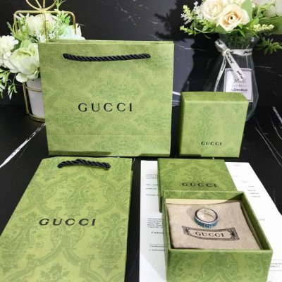 我们出品 ZP认准业内唯一一家购入Zp做货的上家 量大咨询客Fu 编码4150230 Gucci宝石绿色珐琅戒指 以互扣式双G形式呈现在这款戒指上 Epilog
