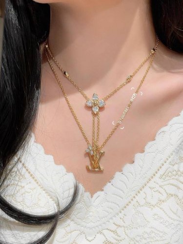 编号Lxl0185 Lv*最新款梅花镶钻流苏项链 一致Zp黄铜材质