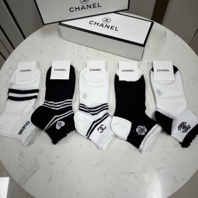 特 Chanel 香奈儿Ch新品女款袜子 一盒五双 轻薄柔软舒适透气 提花经典Logo 炒鸡Nice 大牌出街 潮人必备超好搭