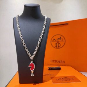 P170。真的会心动 Hermes 爱马仕项链 猪鼻子H项链系列首饰 进口材质定制.实物质感是真的好 果然大牌的经典款百看不腻 高端链条经典搭配 新品 简单时尚