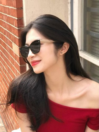 Gucci 新款连体尼龙偏光太眼镜 情侣款时尚方框太阳镜佩戴舒适网红潮流款墨镜 大气女人范儿 大脸小脸都好看 型号 G3322