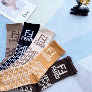 配包装Fendi 芬迪 新款经典中短刺绣堆堆袜袜子！一盒五双， 专柜同步筒款袜子，大牌出街，潮人必备超好搭。