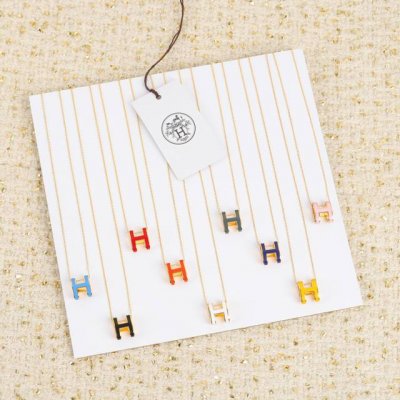 金色 香槟金色 银色 我们出品 大号，Zp3900 ，独家发售，代购版本 Herme*爱马仕珐琅弧形H项链，专柜在售3千现货2017版的把原来的钢铁丝项圈换成了