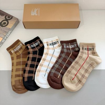 配包装 一盒5双 Burberry 巴宝莉超火爆小单品，经典字母短筒袜子，纯棉面料，超柔软材质，舒适透气，时尚百搭款