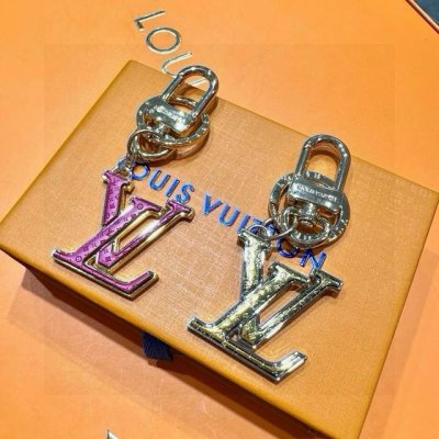 元配图片原版包装 Louis Vuitton官网M69974 Lv Chromatic包饰与钥匙扣。 Lv Chromatic包饰与钥匙扣续写春夏系列设计，采用