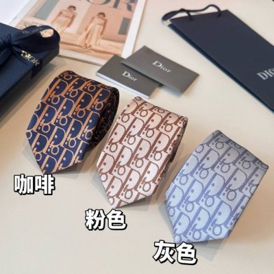 特Dior家款新领带 Dior男士Cd提领花带 稀有展现精湛工手与时尚优雅理的想选择 这采款用Do家最经极典具标志性Logo提制花成的领带 以同色调法手演绎的更