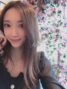 我们出品 新品山茶花项链 Zp p50700+ 认准唯一一家真正购入珠宝类Zp开发的，可订做18K真金真钻，只做对版Zp真金货量大咨询客Fu！ Camelia系