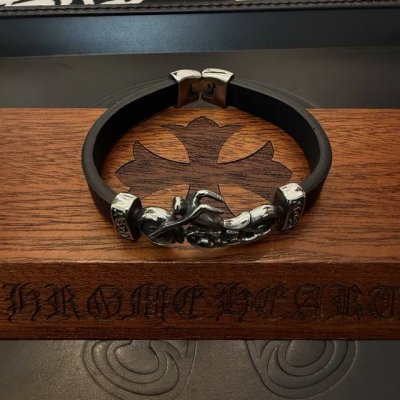 新款 专柜品质 Chrome Hearts克罗心皮绳手链手绳，快手 Ins 小红书热门，凹凸造型不同的花纹设计风格呈现出与众不同 十字架童军花是克罗心的标志 所