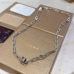 宝格丽项链V金材质 Bvlgari宝格丽 Divas Dream 系列 品相完美 细节无敌 那种独特的色泽完全无可挑剔 再缀以经典指环外形设计 简约之余却又优雅