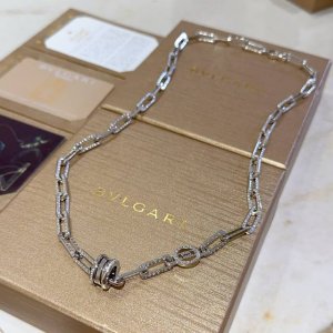 宝格丽项链V金材质 Bvlgari宝格丽 Divas Dream 系列 品相完美 细节无敌 那种独特的色泽完全无可挑剔 再缀以经典指环外形设计 简约之余却又优雅