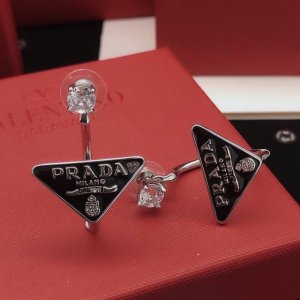 P70 Prad*最新款三角形耳勾滴油黑色 一致Zp黄铜材质