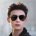 Lv 男款炫彩飞行员偏光太阳镜 材质 高清尼龙加厚卡槽高清偏光镜片 无边框镜架颜型号 L08902