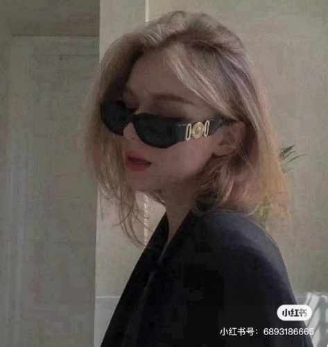 Versac*范思哲 新款到货官网海报力推款式，意大利设计，进口板材制作独特Logo经典设计简约大方男女同款，炫酷舒适