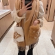 L口袋羊绒长巾Lv新款披肩围巾，延续冬日经典羊绒添缀兔毛口袋，嵌饰 Monogram 图案更显尊贵，纤长流苏为大号 L字母和 Monogram 花卉镶边。 X