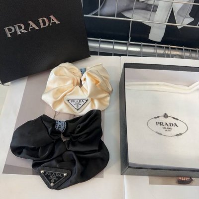 配包装盒 Prada 普拉达 三角标发圈，经典时尚款，非常好搭配 气质有品位